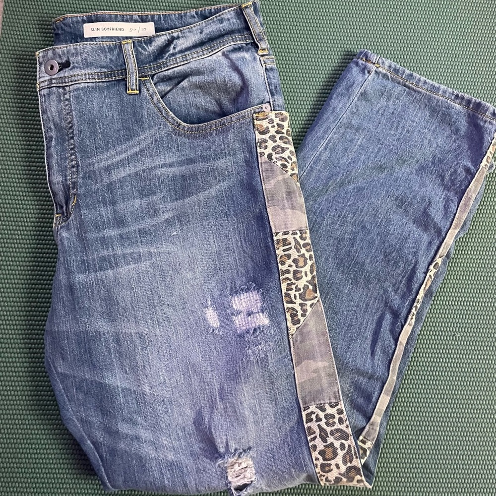 Pilcro Slim Fit Boyfriend Distressed 🐆 Print Piping Denim Jeans in 32